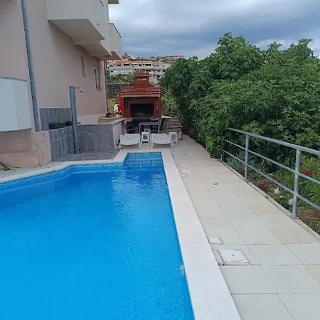 With Swimming Pool * 斯普利特